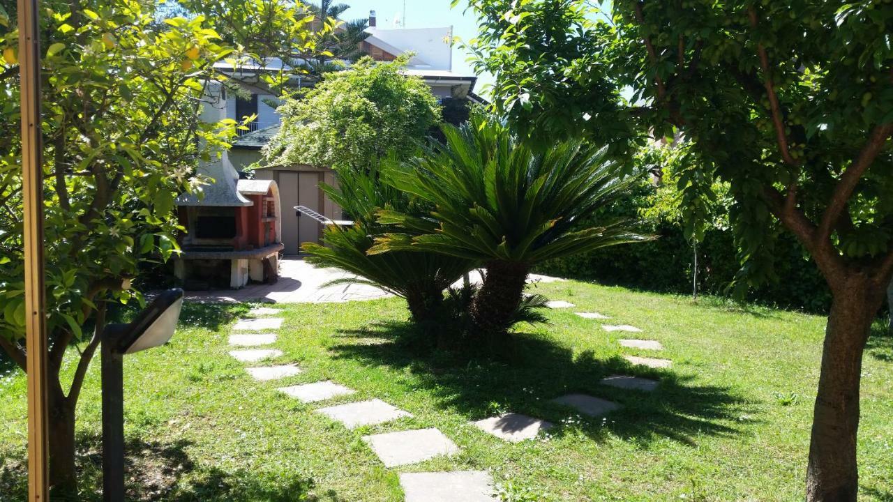 Home Denise E Luca Latina Exterior photo
